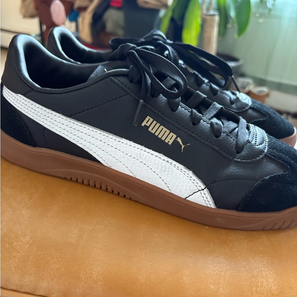 Puma Men's Black and White Sneakers with Brown Sole
